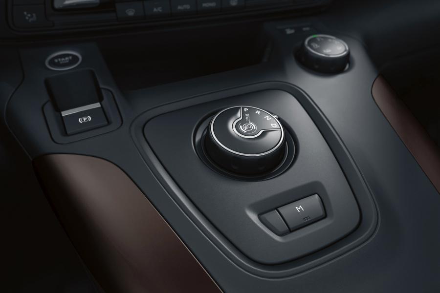 Детали интерьера Peugeot Rifter GT Line 2018 года  (WW) (фото 8 из 43)